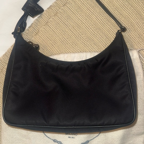 Prada Re-Edition 2005 Black Purse - Picture 4 of 8